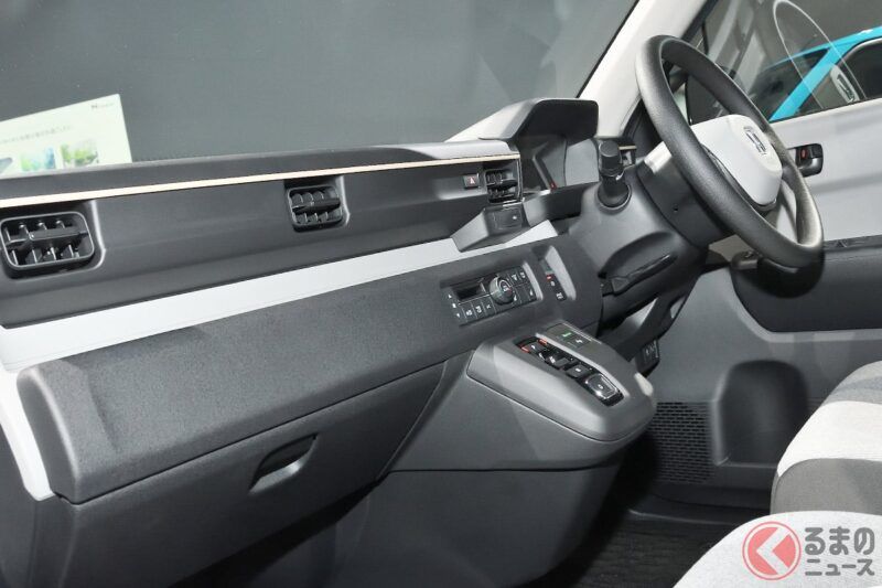 本田新款「輕型休旅車」引起大反響！ 內裝採用「沒有螢幕」的簡約設計，讓人直呼「很乾脆！」「好像以前的車子一樣」！ 全新「N-ONE e:」的創新中控台成為焦點！