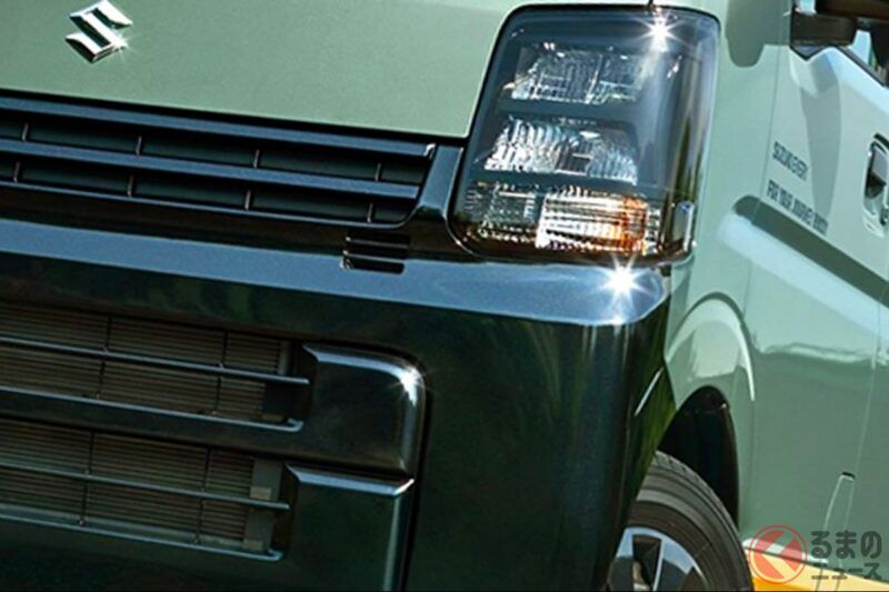 鈴木發表全新「Every」！ 這次採用了創新的「全黑風格」設計，並搭載引人注目的專屬配備！ 裝備相當豐富，包括劃時代的「雙側電動滑門」，讓便利性大幅提升！ 此外，還有配備四輪驅動的渦輪車型「J Limited」登場，滿足多樣使用需求