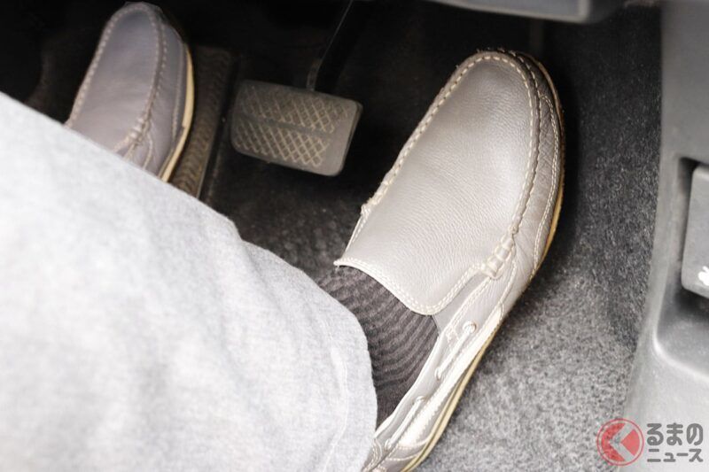 為什麼「左腳踩煞車」會被推薦，儘管反對的人很多？ 只用「右腳」可能會造成踩錯！ 駕訓班絕對不會教你的「雙腳分開操作油門與煞車」有哪些好處？￼￼￼