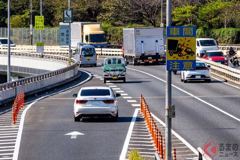高速公路的「主線」和「合流車道」，到底哪一方優先呢？很多人可能搞錯了！ 其實在車隊最前端才匆忙合流進主線的「拉鍊式合流（Fastener Merge）」一點也不算占便宜，背後其實有其合理的理由