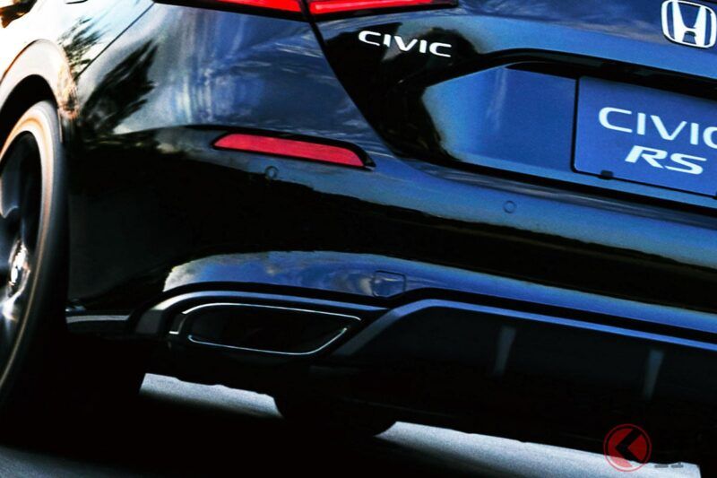 本田新款「Civic」引發熱烈討論！  有人說「性能提升『1.5倍』真的太厲害了！」、「難道這是本田最強的車嗎？」、「已經超越了所謂的『市民用車』了！」 全長 4.5 米、剛剛好的尺寸新款掀背車，也因其亮眼有質感的車身設計受到高度關注！