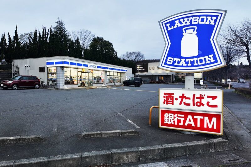 一晚只要 2500 日圓！在便利商店就能「車宿一晚」，超棒！  Lawson 開始實驗「RV 停車場」服務，提供超貼心的各種便利設施！  實際體驗後的感想分享