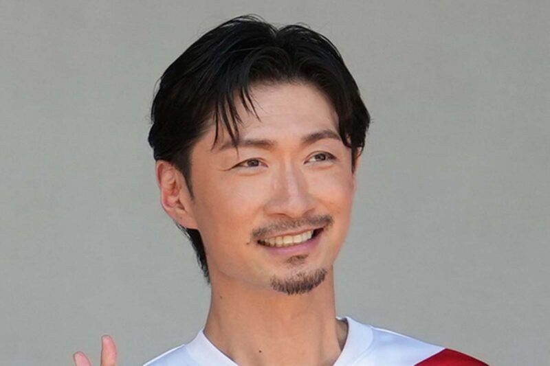 EXILE的「MAKIDAI」公開了與價值超過3000萬日圓的「高級車」合照！ 這輛敞篷車引來不少「很適合你」的讚聲，到底是什麼車款呢？￼￼￼