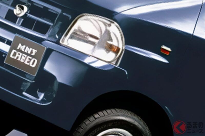 大家注意了，ダイハツ推出了一款嶄新的「輕型商用車」！ 這款車最大的亮點是帶有「歐風感」的時尚設計 它採用了流線型車身與獨特的側窗造型，讓整體外觀更有特色 而這款「ハイゼット カーゴ」更是由知名汽車設計師親手操刀打造，兼具實用性與美感，值得關注