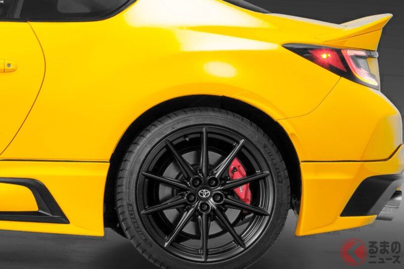 豐田全新「八六」採用首代風格的嶄新「黃色」塗裝搭配特別內裝超讚！ 超霸氣的「四出排氣管」讓人目不轉睛，這就是美規版「GR86 柚子特別版」！