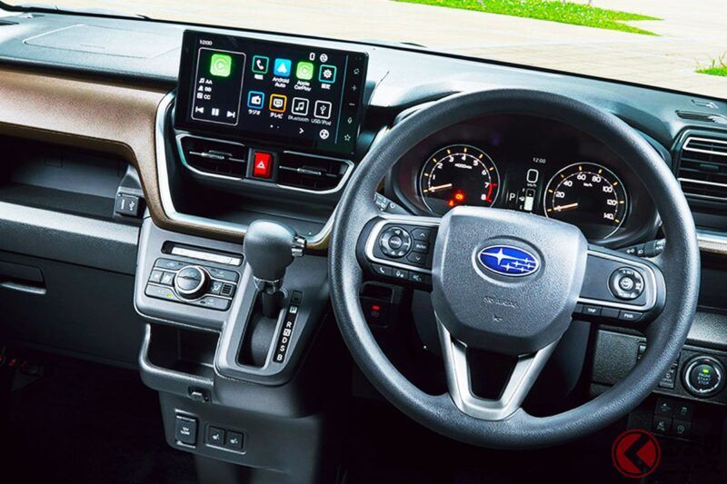 新車價 135 萬日圓！Subaru 新型「高頂旅行輕型車」引發巨大迴響！ 「搭配『六連星徽飾』超適合！」、「Subaru 感超強…」、「這張臉超帥」好評不斷！ 超省油的「新型 Stella」每公升跑「23 公里」超厲害！