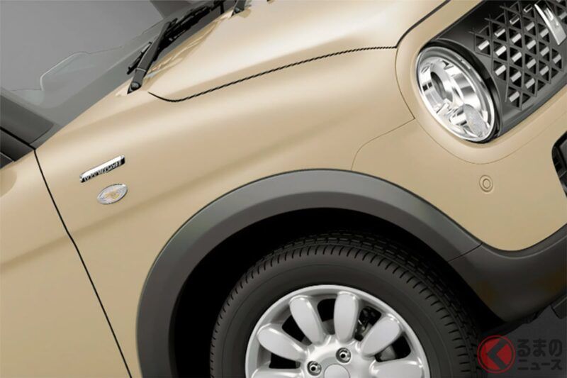 鈴木新款「輕型房車」一推出就引發熱烈反響！ 網友紛紛表示：「圓燈設計好可愛」、「新色超萌」、「油耗變更好，太棒了」、「安全配備完善，好安心」！ 這次的新「Lapin」更首度導入了廠牌自家開發的便利功能，吸引了滿滿關注！