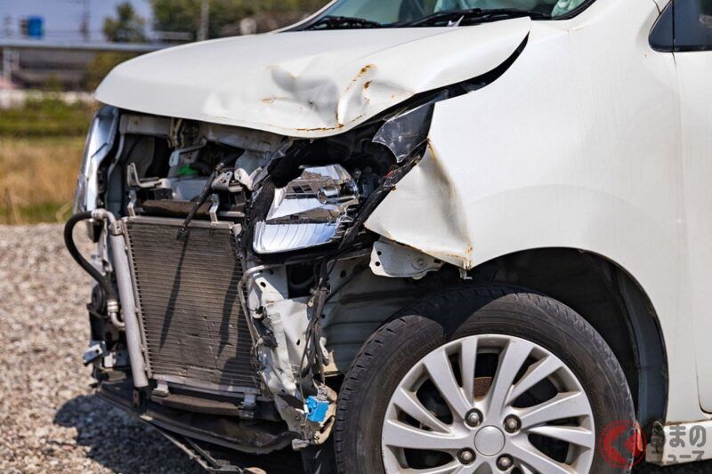 首都高速公路「幾乎不用煞車就發生碰撞事故的瞬間」影像引發大量迴響！ 「蘭博基尼…」這輛「超高級跑車」直接猛撞！驚悚過程成為話題！ 提醒大家在塞車時要注意前方