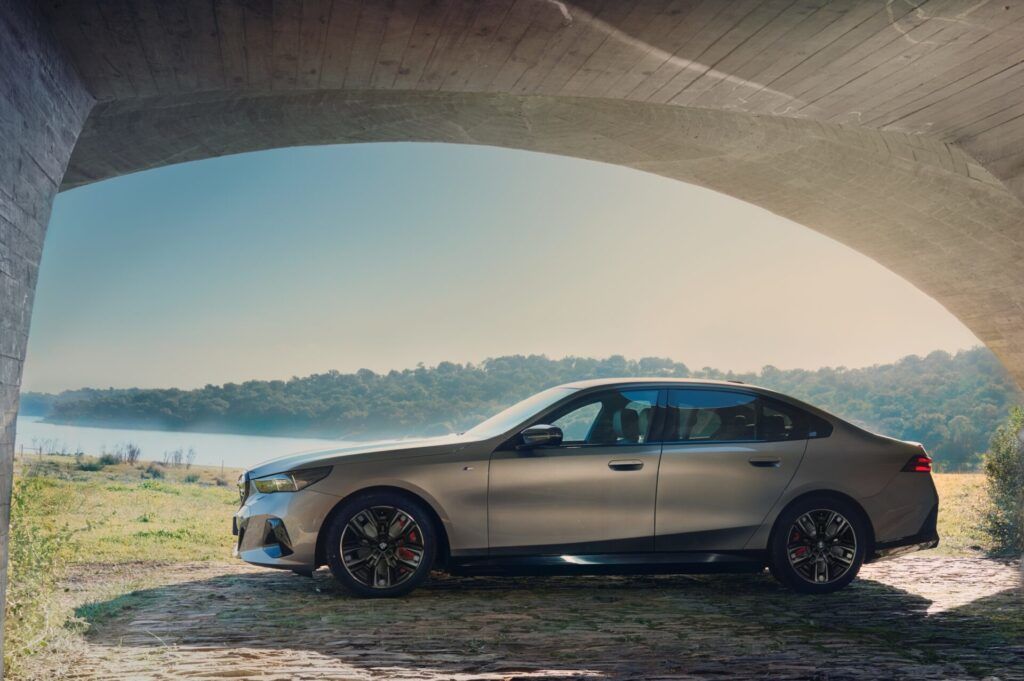 BMW電能豪華新世代 2026年式 i5、 i5 Touring 續航里程與性能表現全面進化