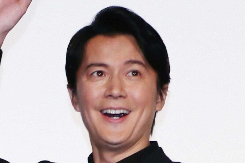 「福山雅治」公開了他的「紅色本田愛車」！為迎接即將到來的「60歲還曆之年」而立刻決定入手，這台充滿韻味的車款究竟是什麼型號呢？