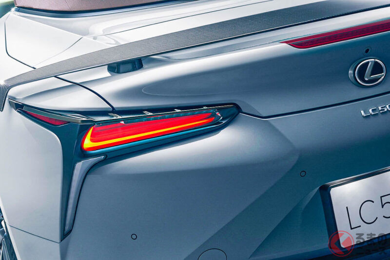 新的 Lexus「四人座」跑車超吸睛！ 採用白×茶的創新「雪融」內裝設計，搭配震撼的大型尾翼！ 作為 LC500 系列的巔峰之作，它究竟有什麼不同之處呢？