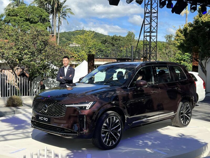 The New Volvo 旗艦七人座 XC90 與新總裁登場 配備升級 售價不變!共三車型 295.6 萬起~