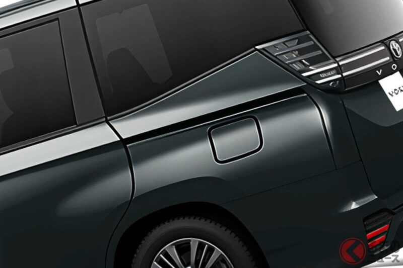 豐田發表全新「三排可坐7人／8人的MPV」！ 比頂規版本便宜97萬日圓，卻配有「專屬空力套件」以及「真皮內裝」！ 安全配備也相當完整，這款最划算的「Voxy」入門車型到底是什麼？