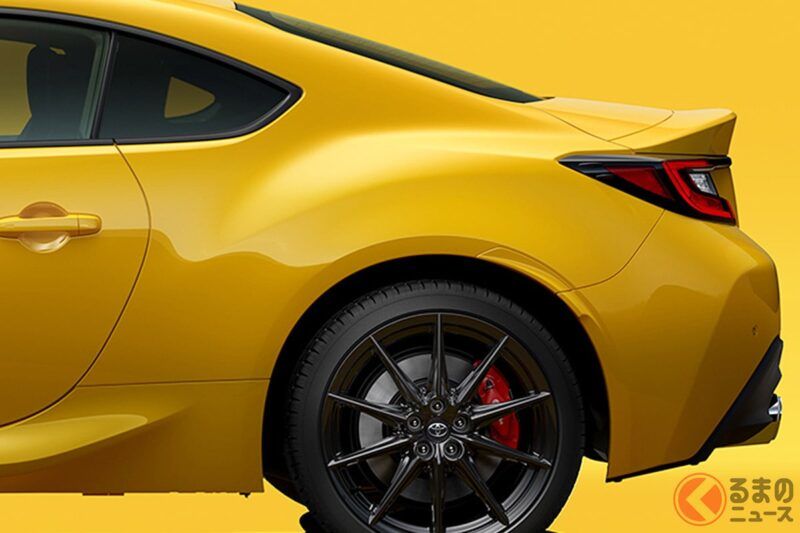 豐田全新「小型跑車」實車即將首度公開！ 鮮豔「黃色車身」搭載水平對臥引擎！ 還有 6 速手排的「GR86 黃色限量版」超厲害！