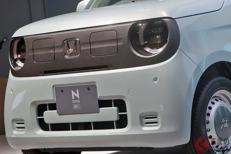 本田（Honda）發表全新「輕型高車頂休旅車」！ 採用圓形大燈的「復古設計」及本田首度搭載的「革命性油門控制系統」！ 更意外推出「無導航系統版本」，這款新型「N-ONE e：」的上市目的究竟是什麼呢？￼￼￼