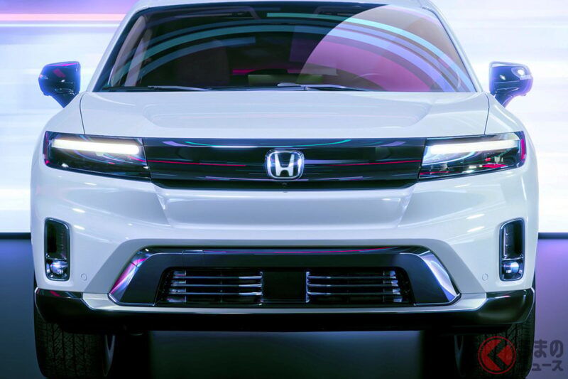 全長約 4.9 公尺！ 本田新推出的「超大 SUV」是什麼車型？ 其設計延續超跑「NSX」的高級感，尤其是後方的“Honda”字樣標誌也超帥氣，這款車就是「Prologue」！