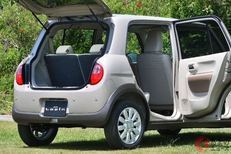 新車151萬日圓！鈴木「新輕型轎車」大受注目！ 超可愛的「圓燈復古×方正車體」引發指名購買？兼具動力＆低油耗的「新Lapin」到底誰在買？