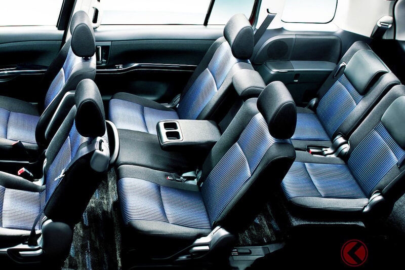 豐田的「低車頂滑門迷你休旅車」超厲害！ 全長約 4.6 公尺，搭配「寬敞開口空間」，是「剛剛好的尺寸」！ 創新的全平整座椅也很方便，快來看看這款「ISIS」吧！￼￼￼