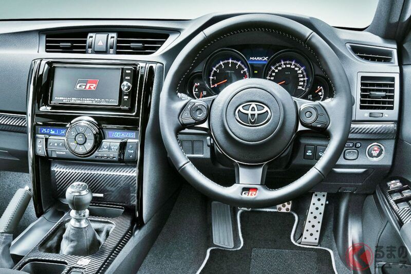 豐田的「6速手排高性能後驅房車」超厲害！ 搭載超過300匹馬力的「強悍V6引擎」×專為操控強化的「專用車身」！ 這款豪華房車「Mark X」上設定的「GRMN」究竟是什麼？