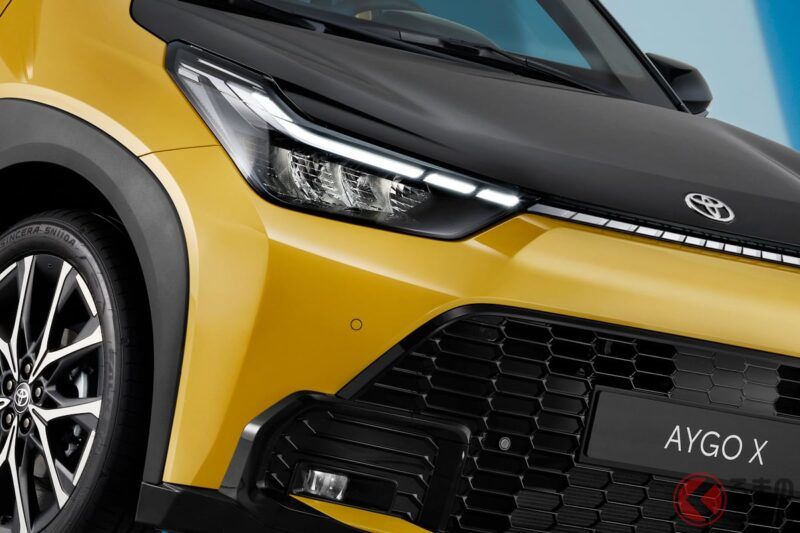 請注意焦點落在豐田的「最小SUV」！ 這款全長約3.7米的歐洲小型SUV「Aygo X」，採用超酷的創新黑色雙色設計，尺寸剛好、設計大膽，非常引人注目 日本市場對於這款車的導入也備受期待！