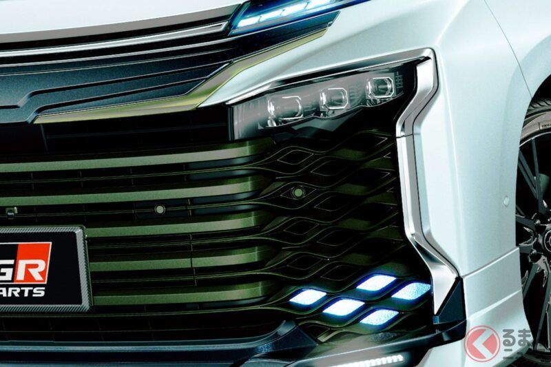 豐田「全新 Voxy」正式發表！ 這款人氣超高的「三排座小型休旅車」迎來了運動感十足、霸氣外觀的「原廠改裝版」，讓駕駛樂趣大幅提升——這就是「GR Custom」！ 全長約 4.7 公尺，尺寸剛剛好，兼具實用與操控樂趣的新世代 3 排座小型休旅車備受矚目