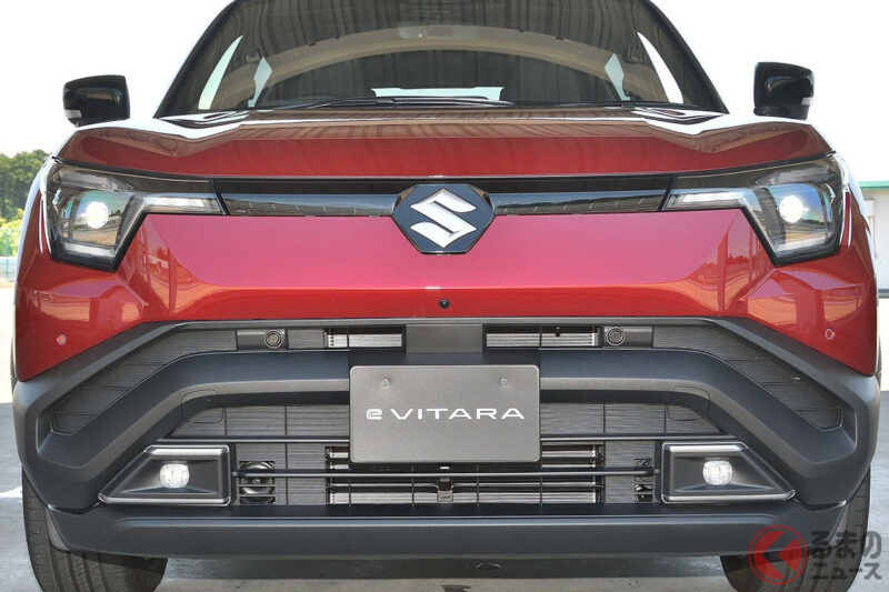 新車 399 萬日圓！Suzuki 全新「緊湊型 SUV」將於 2026 年 1 月發售！全長 4.2 公尺的小巧車身，搭載強勁動力單元！ 品牌首款全新車型 「e-Vitara」 現身！