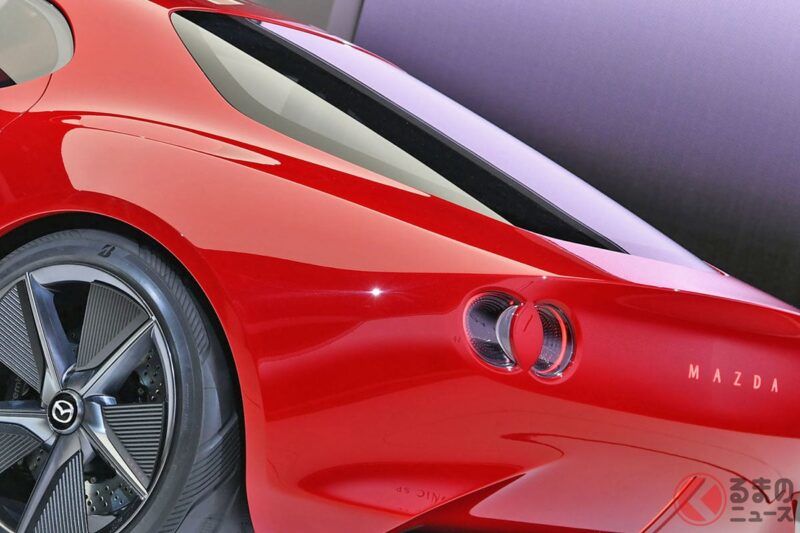 馬自達的新款「轉子跑車」即將登場！？ 「RX-7復活？」全長約4.1公尺、寬1.85公尺的「剛剛好尺寸」！ 精悍雙座概念車「Iconic SP Ver.2」公開，引發高度期待！