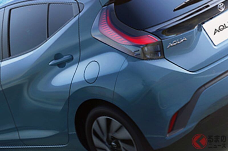 豐田新型「低油耗小型車」引發熱烈迴響！ 復古風內裝讓人直呼「好懷念，彷彿回到昭和時代的高級房車！」、“高級感＆沈穩感”大提升的「Aqua」原廠配色設計也成為注目焦點！