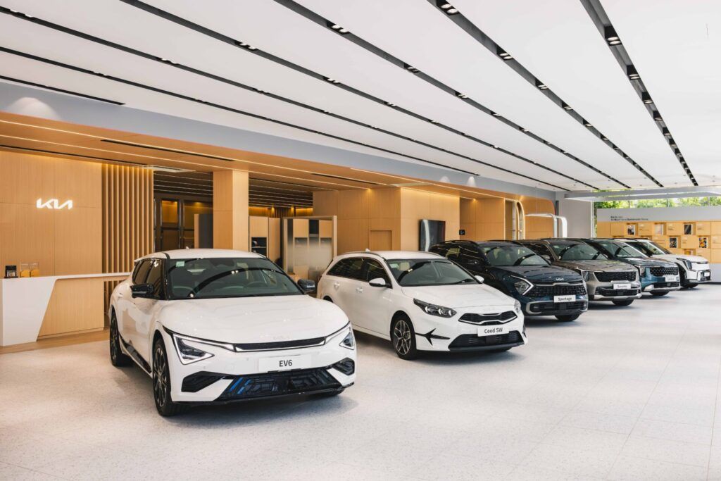 Kia台北旗艦店進駐南港 近1,600坪全台最大規模 Carnival同級唯一極致8人座全新上市！