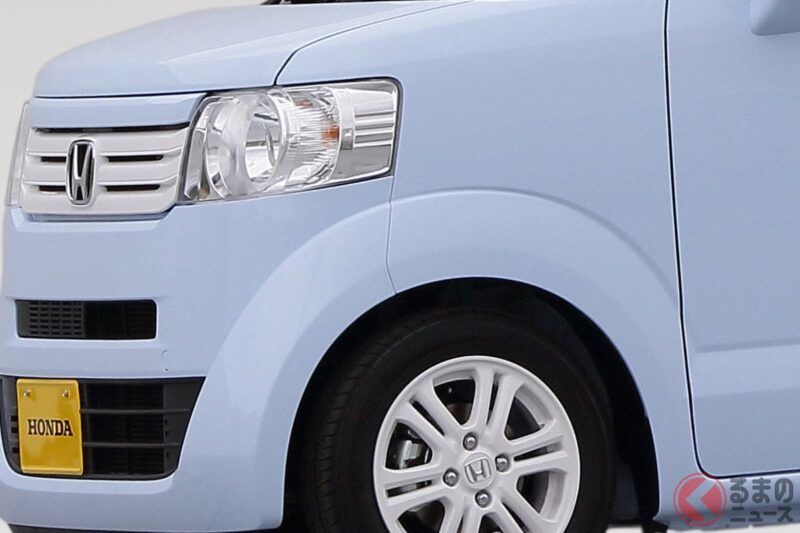 本田超有創意的「N-BOX 輕卡」超猛！ 竟然是「雙人座」，還能讓兩個大人直接躺平睡覺，搭配「超寬敞空間」的連結設計！ 雖然車長只有 2.9 公尺，但感覺連「車泊」都能辦到的「N-TRUCK／N-CAMP」到底是什麼？