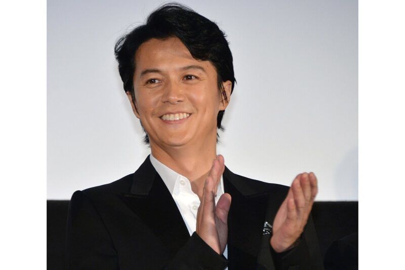 「福山雅治」公開了自己的愛車——「日產車」！這輛車是帶有方正線條設計的復古風「旅行車」，究竟是哪一款車呢？