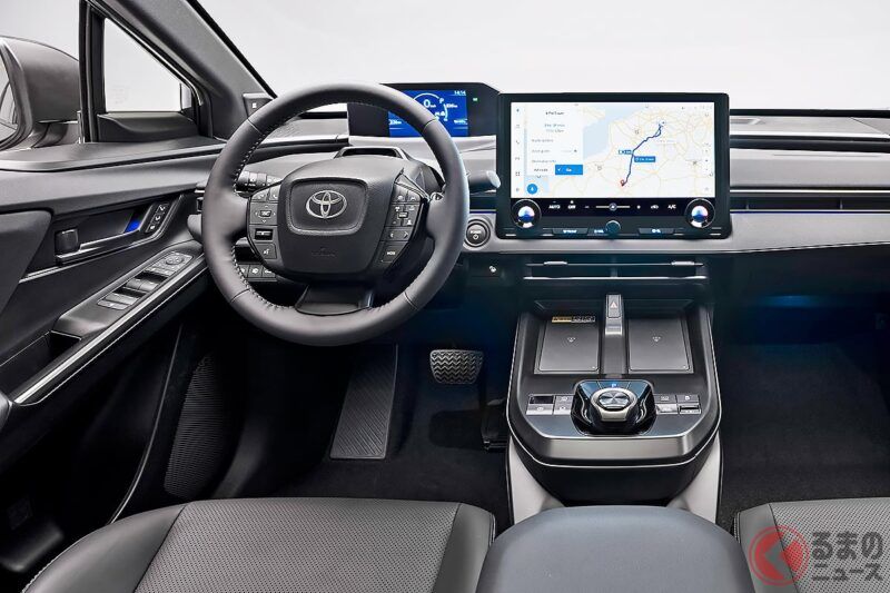 豐田新型「五人座中型SUV」即將上市！ 全長4.6米的車身搭配簡潔內裝，以及更加精悍的「一字型前臉」進行大幅改款！ 新型「bZ4X」有哪些變化？