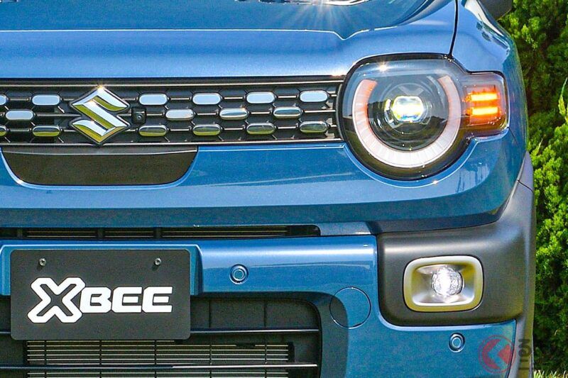 時隔8年大改款！ 鈴木全新「小型」SUV《X-BEE》首度亮相！ 全長約3.7米的新款車型將採「方正造型」？ 內外裝設計背後的理念揭秘