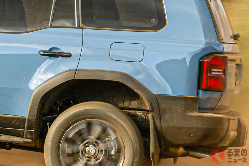 豐田全新「Land Cruiser」登場！搭載超過300匹馬力的直列4缸渦輪增壓“混合動力”引擎！角角分明的設計，加拿大市場的新款到底是什麼感覺？