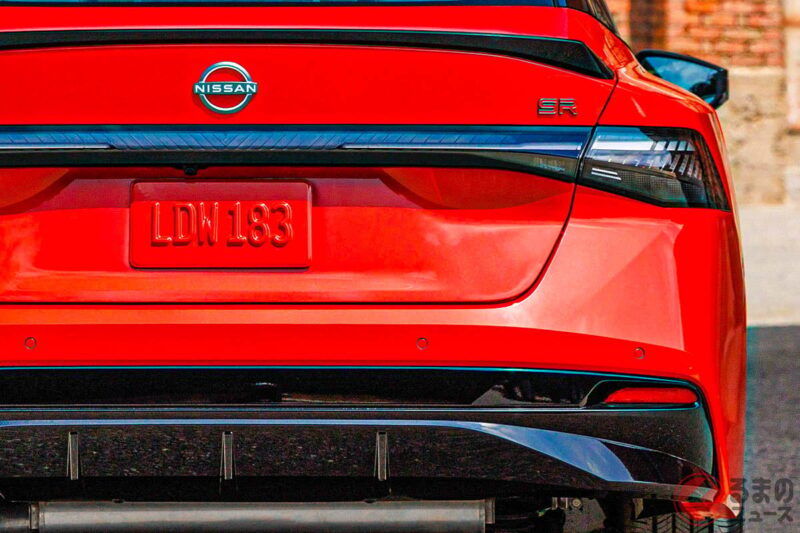 六年來首次全面改款！日產全新「4門房車」公開！ 全長約4.6米的「剛剛好尺寸」搭配2.0升直列四缸引擎！ 運動化的「SR」款也很吸睛——全新「Sentra」登陸美國市場