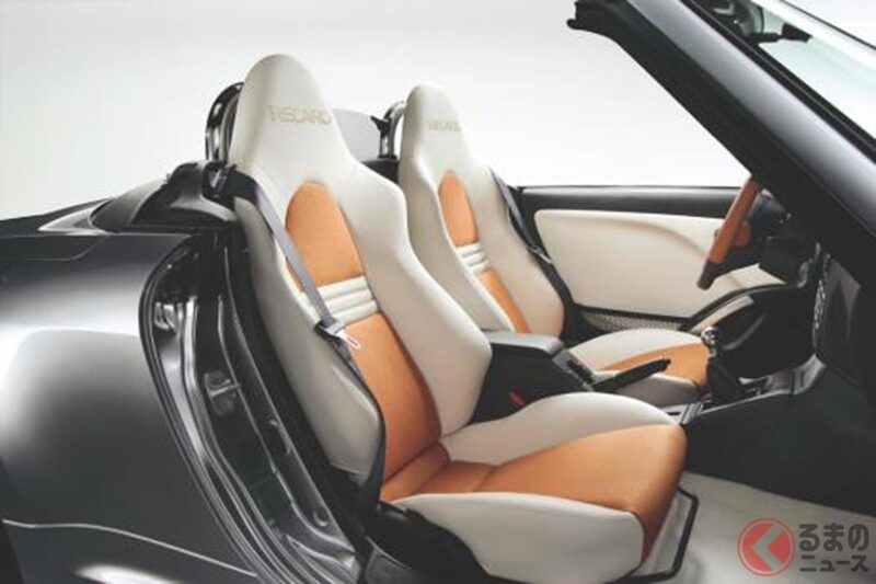 請注意這是一款引人注目的大發（Daihatsu）全新「雙人座」跑車！ 搭載「1.5公升」引擎，以及震撼視覺的「無頂寬體車身」！ 專屬打造的「豪華內裝」也超帥氣，這就是「Copen ZZ」