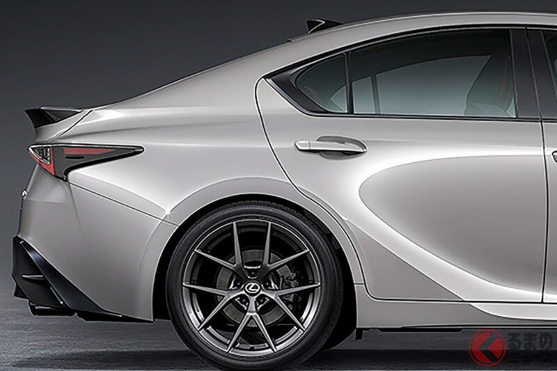 邁入第 12 年的大幅刷新！ 雷克薩斯發表全新「運動型轎車」！ 全長 4.7 米車身搭配「全新紡錘形水箱護罩」與「竹材內裝」！ 小型後驅運動新款「IS」預計 2026 年登場￼￼￼