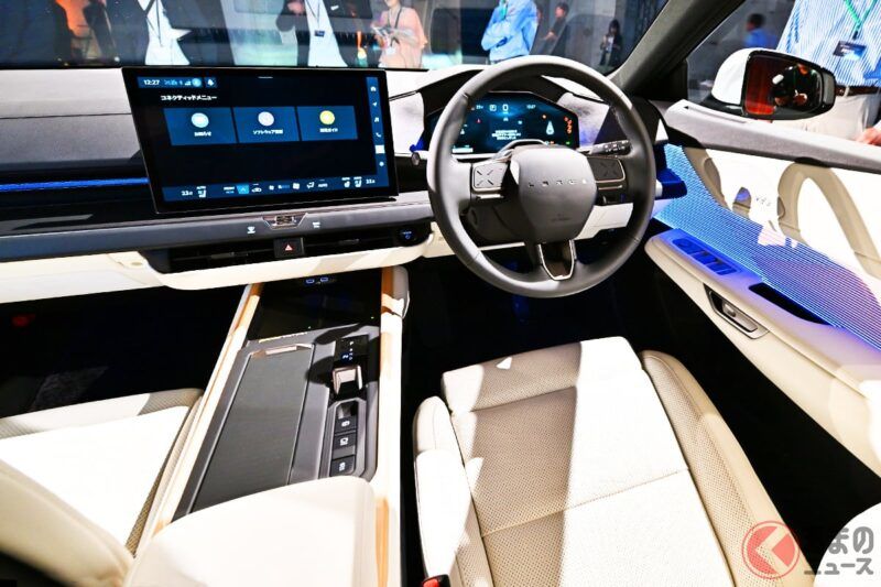 Lexus全新「FF最大、最頂級轎車」在日本首度亮相引發熱烈迴響！ 前衛的外觀設計加上驚人的內裝，讓人紛紛喊「這台一定會大賣！」 搭載多項「全球首創、品牌首見」的新功能，並提供4WD版本——第八代「ES」正受到高度關注！