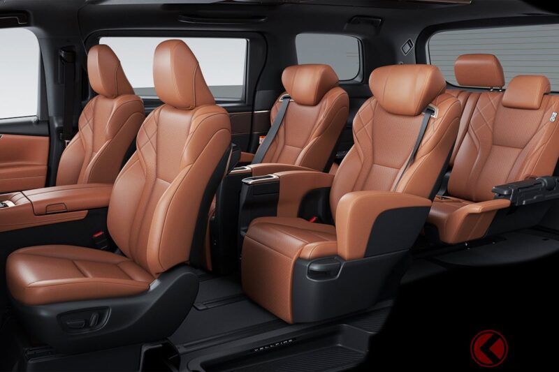 豐田最新「3排座7人座」迷你休旅車超厲害！ 比頂級車型便宜「超過400萬日圓」的渦輪增壓版本！ 棕色配色與豐富配備的「豪華內裝」也很吸引人！ 黑色外觀打造的「Vellfire」最便宜車型是怎樣呢？