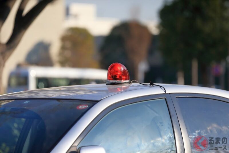 震驚！一名男子用熟人的名字收到了「交通違規罰單」後被逮捕，還被查出是無照駕駛！網路上也出現許多批評聲音，指出警方「身份確認太鬆散」