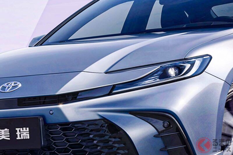 約320萬日圓！豐田全新「Camry」發表！ 搭載霸氣尾翼的運動型「Sports Light」也有！ 最新鯊魚臉設計的「大型前驅轎車」也在中國亮相