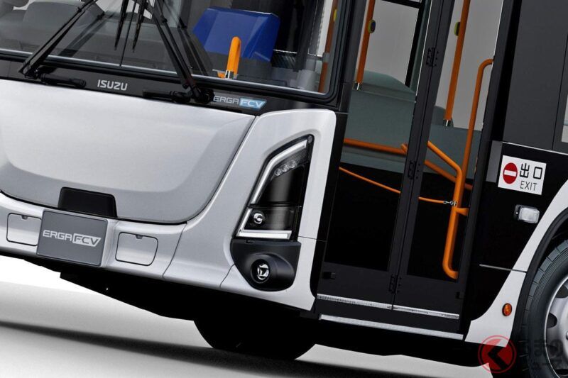 五十鈴首次全球公開「次世代車型」！ 與豐田共同開發，推出劃時代的「零階差×零充電等待」靜音巴士「ELGA FCV」！ 全新時代的燃料電池路線巴士將在JMS展出