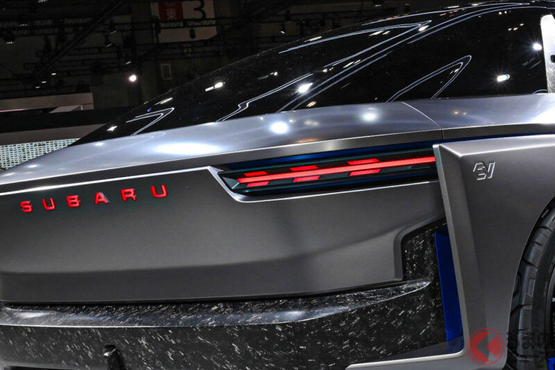 Subaru最新「4WD雙門跑車」引爆話題！紅色「SUBARU」徽章×俐落方正車身超吸睛 寬體低趴造型氣勢驚人　未來感滿點的「SPORT MOBILITY」是什麼？