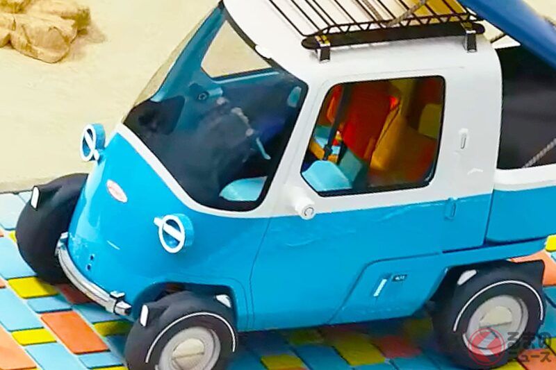 大發（Daihatsu）新款「Midget」睽違28年再度復活！ 比一般輕型車還小的「迷你復古車身」，可乘坐3人！ 街道代步超適合，採用超創新的「1+2座位配置」的「X」款，已在JMS上公開！