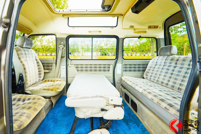 Subaru「超小型迷你廂型車」吸睛！ 全長僅約3.5米卻能「3排座位、7人乘坐」？甚至還有超前時代的「車中泊仕様」——這就是「Domingo」