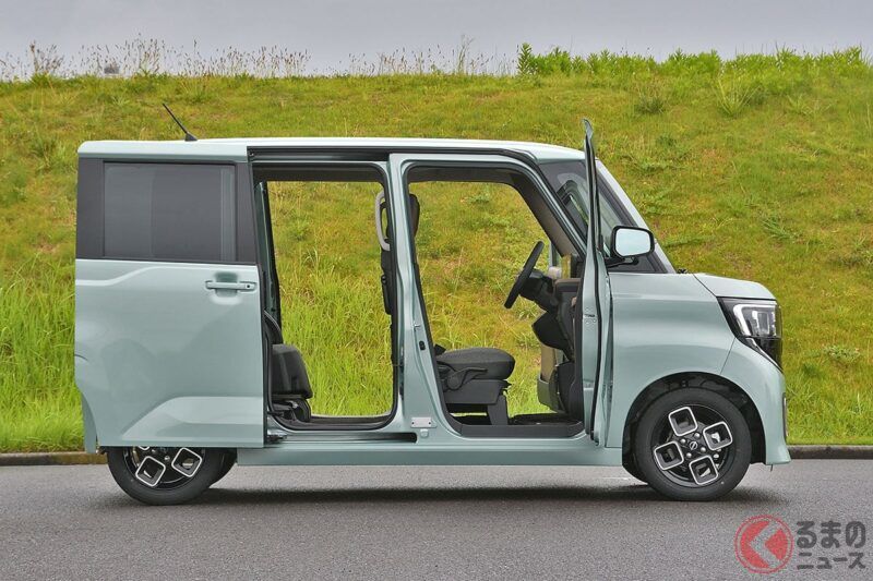 新車只要167萬日圓！ 日產的「新款輕型廂型車」掀起詢問熱潮!?  採用創新的「方正外型設計」加上超寬敞的車室空間，導致「訂單爆滿」！ 睽違5年全面改款的「新型ROOX（ルークス）」也在各大經銷商間成為熱門話題