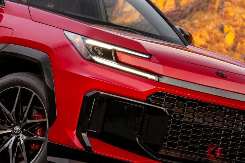 價格落在400萬日圓後段起!?  豐田全新「RAV4」將於2025年12月登場！  首度推出「GR Sport」版本，全車系全面電動化！  這款「最暢銷的中型SUV」的美規版本又有什麼不同？