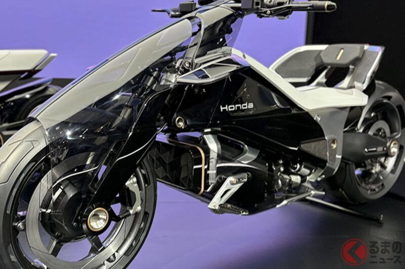 本田「全新概念重機」全球首度亮相！ 重點在於「電動雙輪驅動」帶來的「低座椅高度」設計！ 「EV OUTLIER（Outlier）Concept」有機會量產嗎？