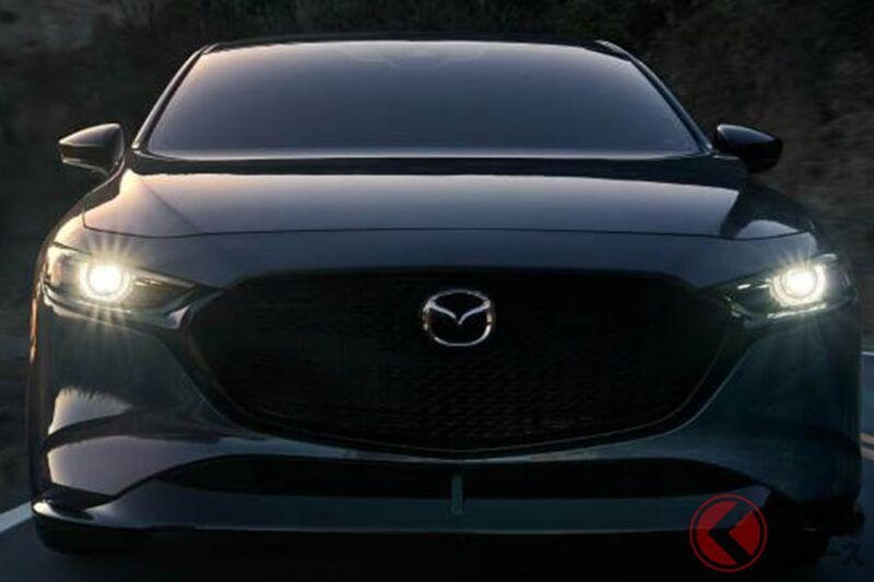 新增 6 速手排！馬自達「全新 MAZDA3」引人注目！ 共有 6 種等級選擇，包括 250 匹馬力的「極速渦輪」版本！ 還能享受充滿臨場感的音響系統，這是美國市場最新規格車型的特色