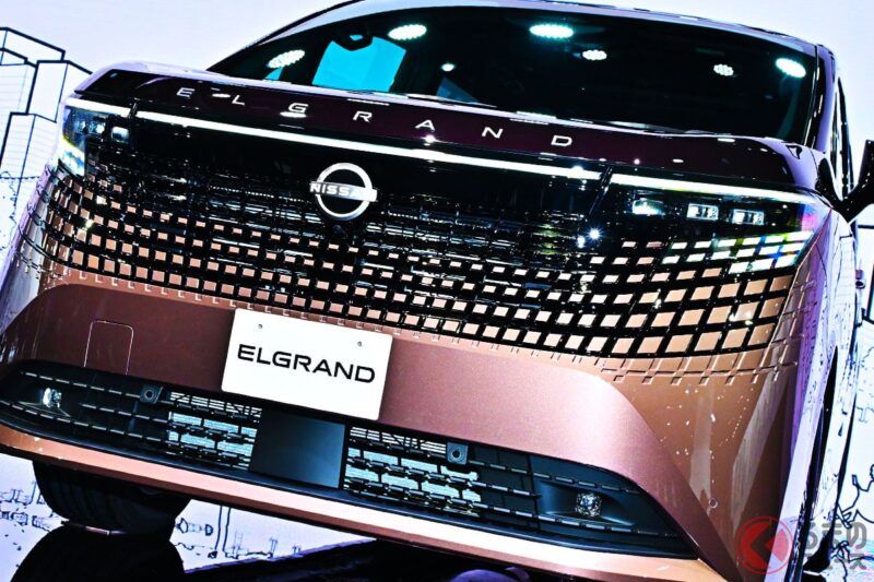 日產「全新Elgrand」全球首度亮相！ 傳承經典的「雙層頭燈」，搭配嶄新水箱護罩設計！ 車高與車寬也加大，整體「更加大型化」！ 專訪主設計師聊設計理念！